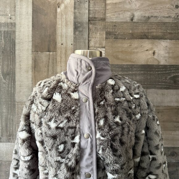 NWT! Socialite faux fur gray leopard print jacket small feminine glam winter - Picture 2 of 10